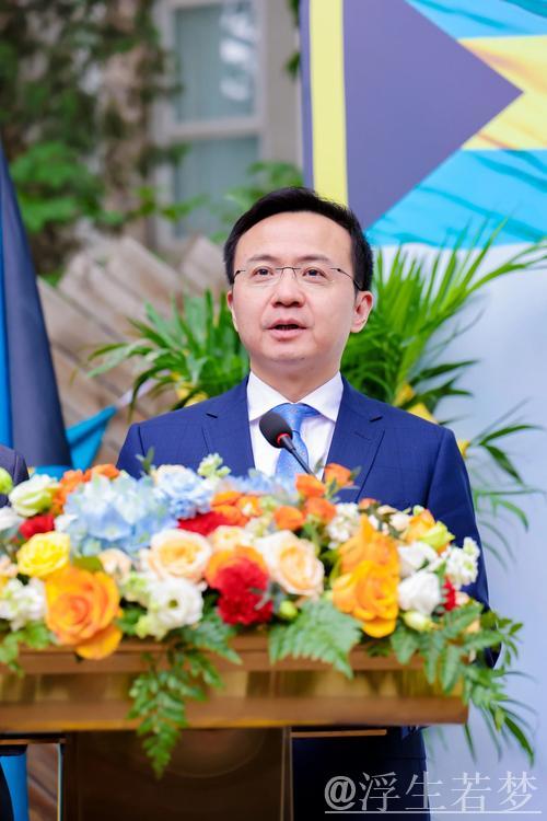 首冠喜悦!戴尔抽雪茄庆祝职业生涯新篇章 首冠喜悦!戴尔抽雪茄庆祝职业生涯新篇章