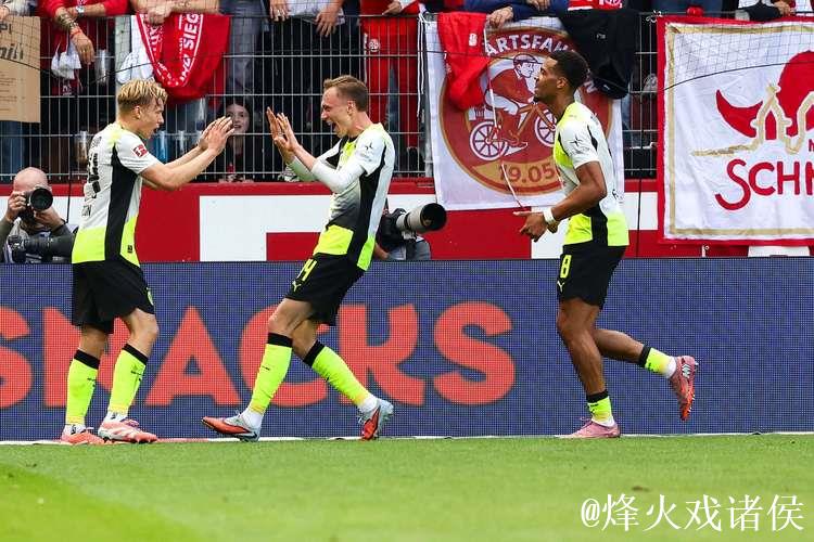 德甲-多特主场0-2负美因茨 莱比锡被追2球主场平